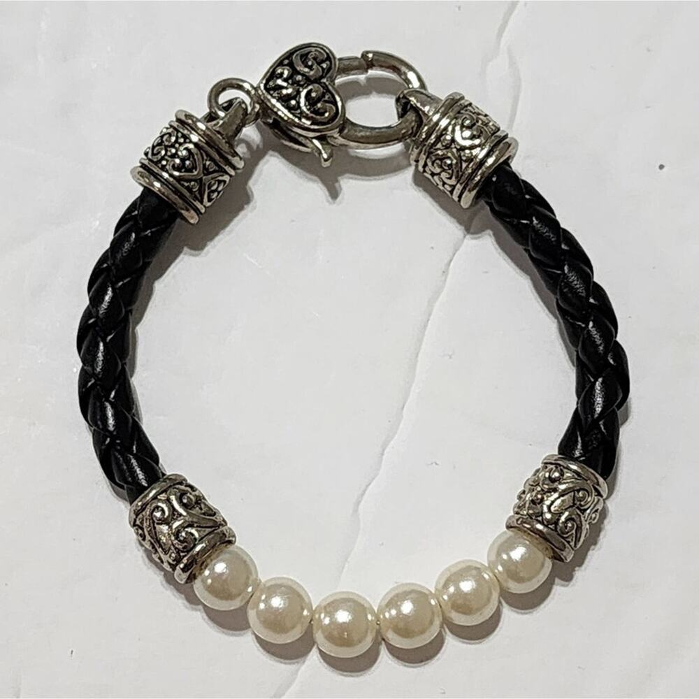 Vintage vibes chunky faux pearl and leather bracelet‎